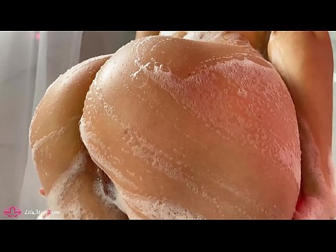 ❤️ Bruneta masturbuje kundu vibrátorem až k intenzivnímu orgasmu ve sprše ️❌ Porno video u nás ﹏