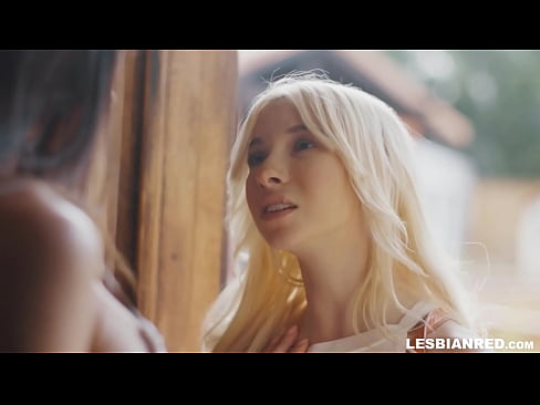 ❤️ Dívka se po několika měsících vrátí domů a skončí u lízání kundy své nevlastní matky ️❌ Porno video u nás ﹏